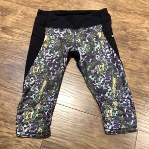 Lululemon speckled green and purple with black back capris